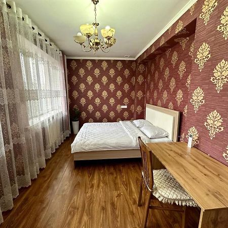 Hostel 4U Бишкек Екстериор снимка