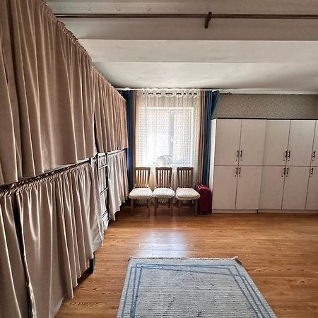 Hostel 4U Бишкек Екстериор снимка
